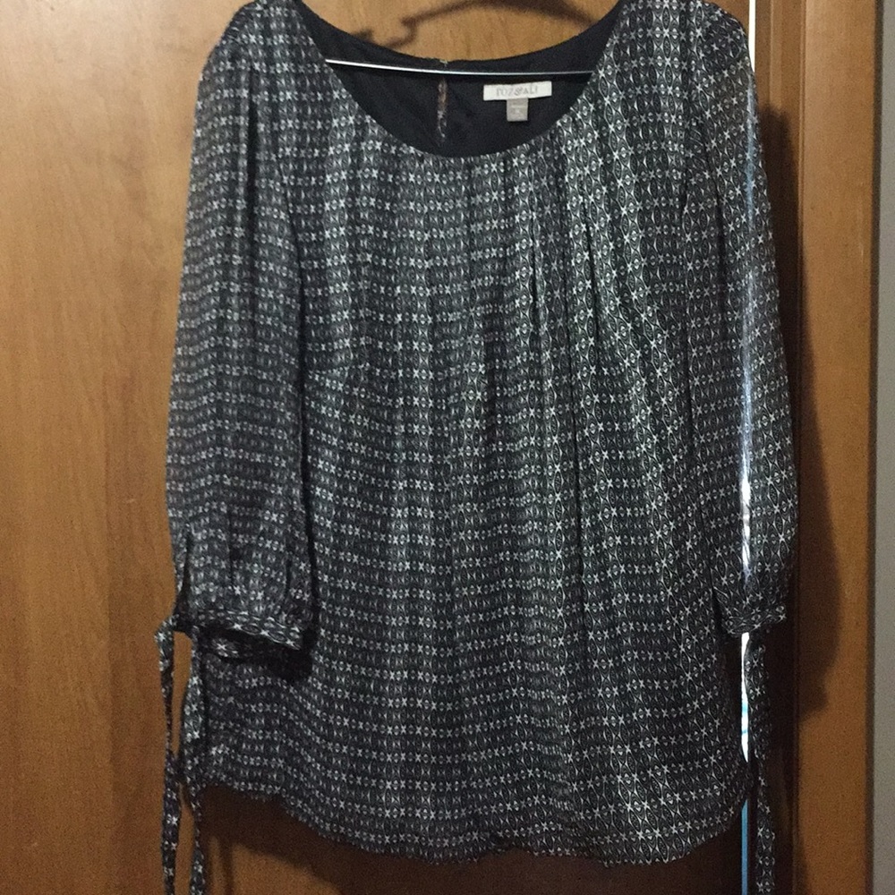 UEC dress barn black and white blouse.